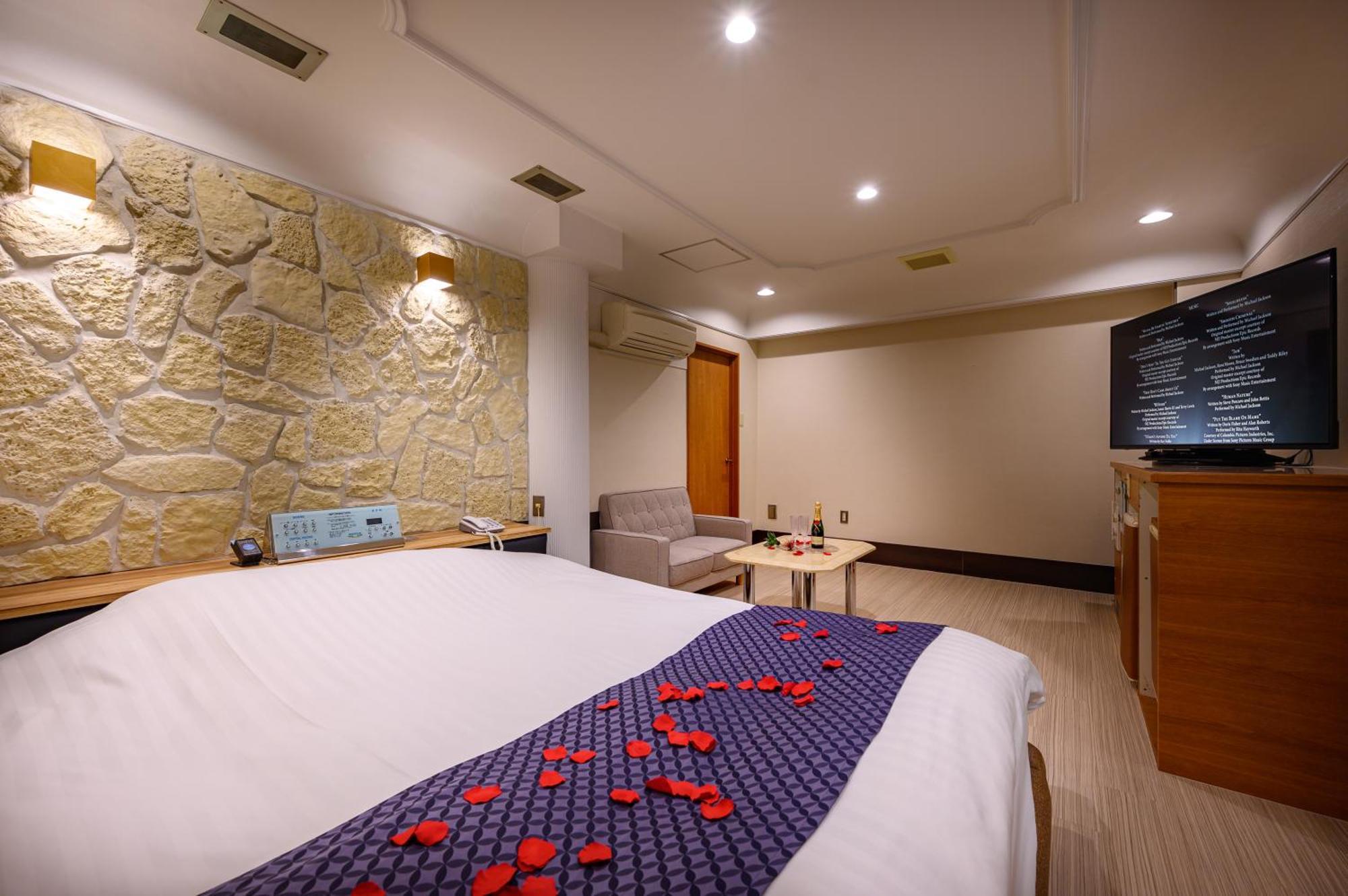 Hotel Mobilia (Adults Only) Tsurugashima Exterior photo