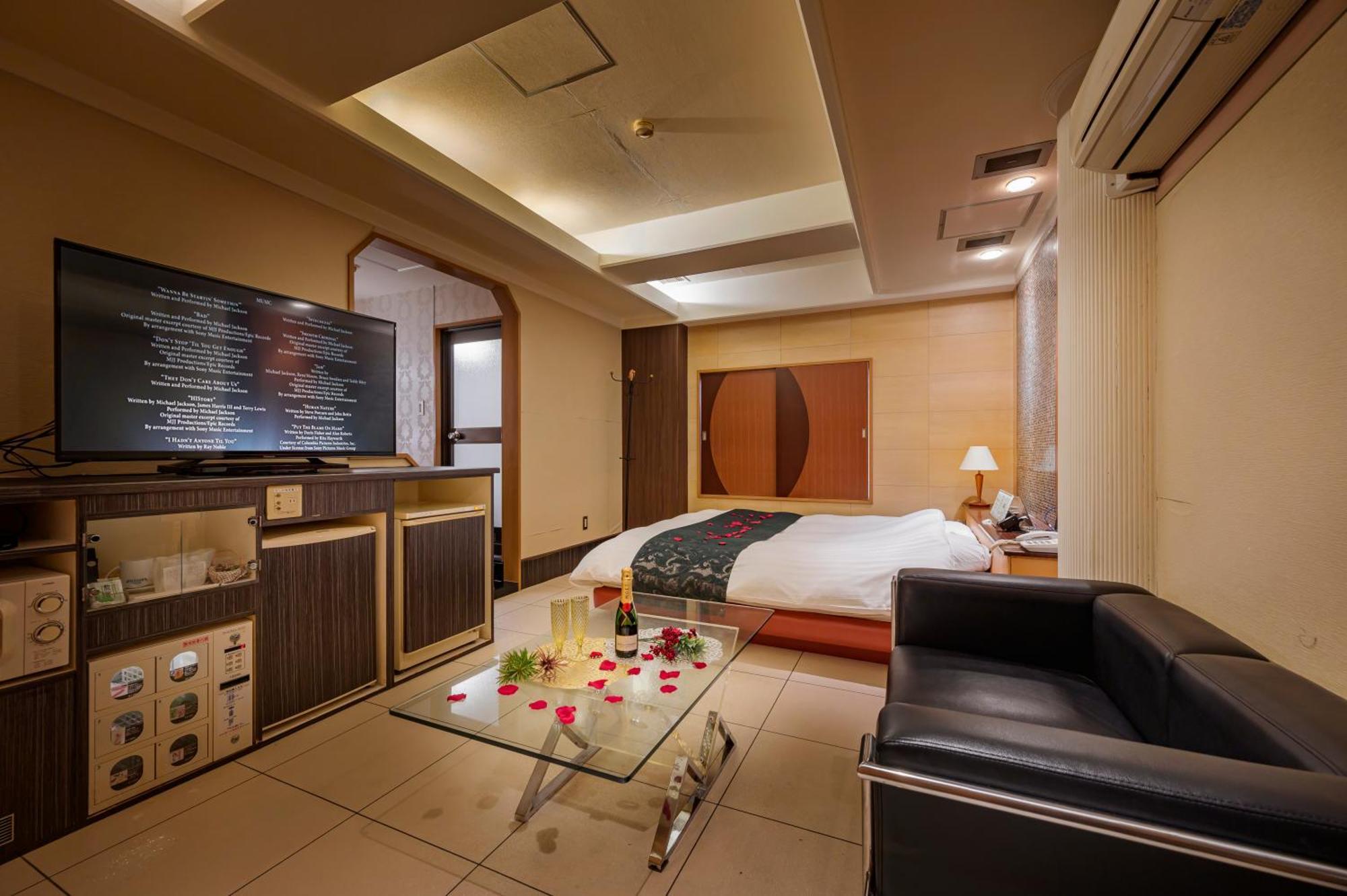 Hotel Mobilia (Adults Only) Tsurugashima Exterior photo